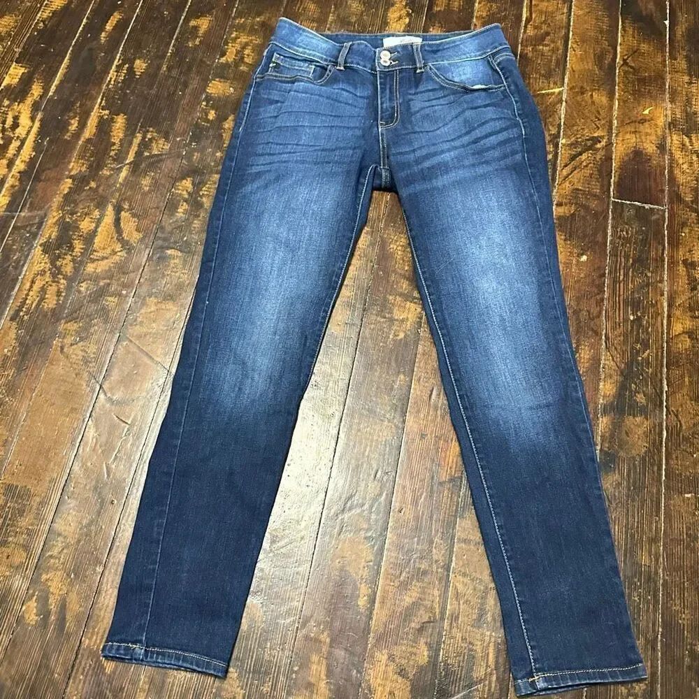Kancan distressed stretchy dark wash 13/30 straight leg jeans